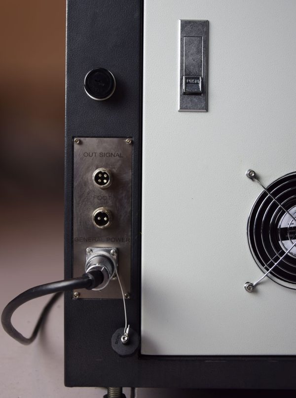 Closed cupboard fiber laser rear